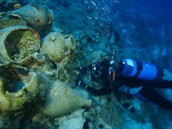 The Early Bronze Age shipwreck at Dokos (2200 BC) Dokos wreck - Photos: Kyle Jachney, Nikos Tsouchlos, Kostas Xenikakis