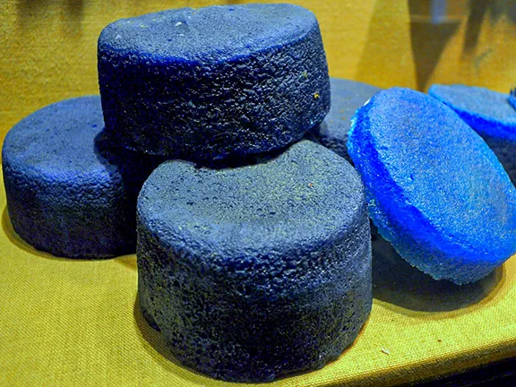 Late Bronze Age shipreck off Uluburun (1335 - 1305 BC) Glass ingots from the Uluburun