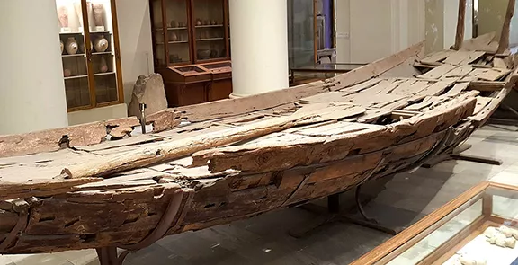 Middle Bronze Age Maritime Technology: Aegean, Minoan Crete and Egypt Senusret III Solar Boat c 1839 BC