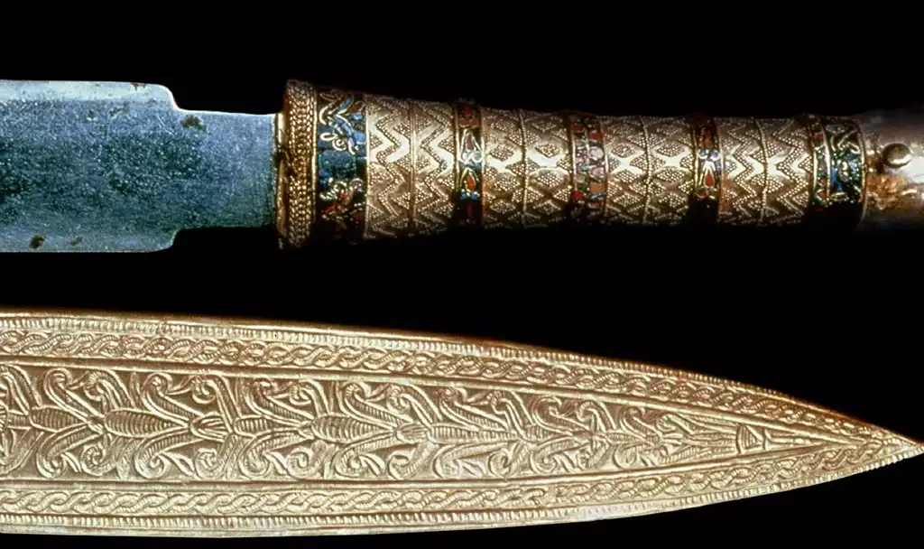 The Iron Age in the Middle East Was an Accident: How Copper Slag Changed History - Tutankhamun's meteoric iron dagger