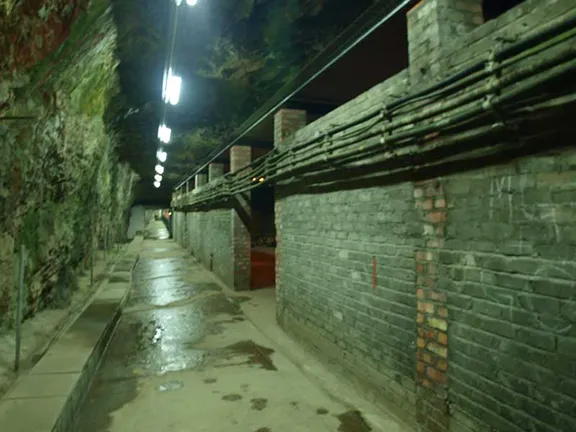 Operation Tracer - The Stay Behind Chamber on Gibraltar during WW II The tunnels beneath Lord Airey's Battery