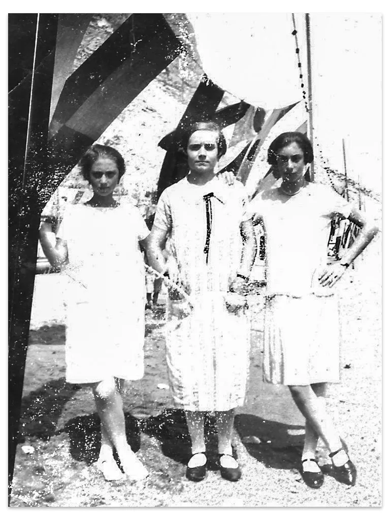The WW II Evacuation of Gibraltar: A Family's Ordeal Antonia Garcia, Imperia and Teresa (Gibraltar 1926)