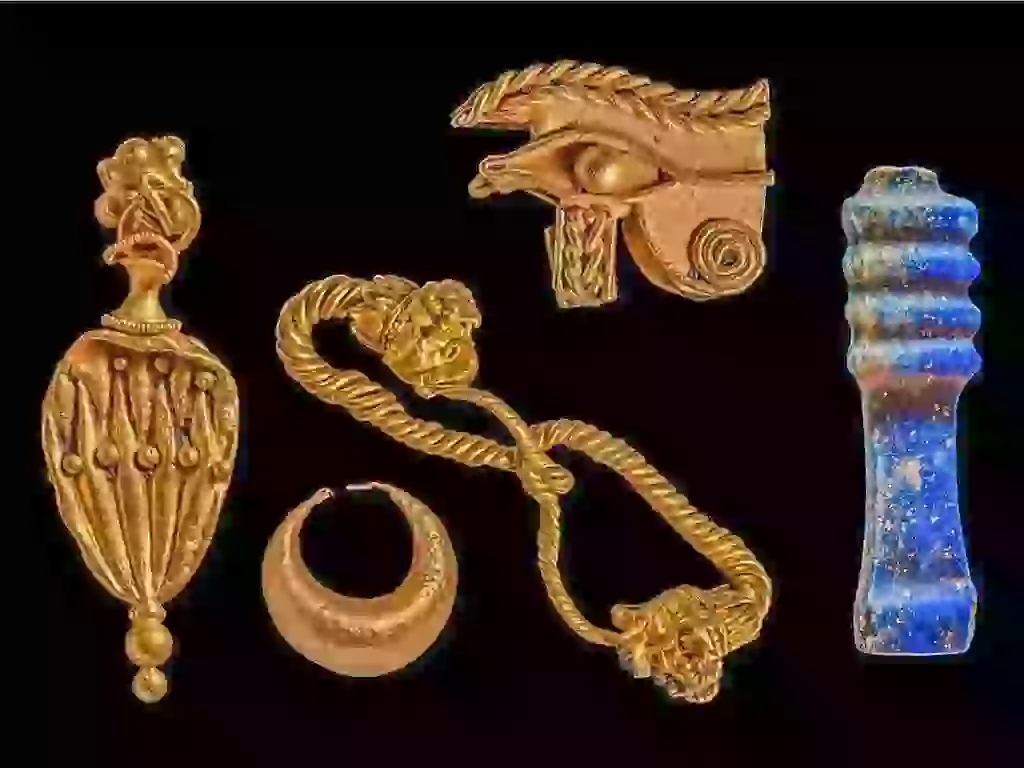 The Greek Emporion of Thonis-Heracleion 8th c BC - 8th c AD - Gold jewellery and alabaster jar