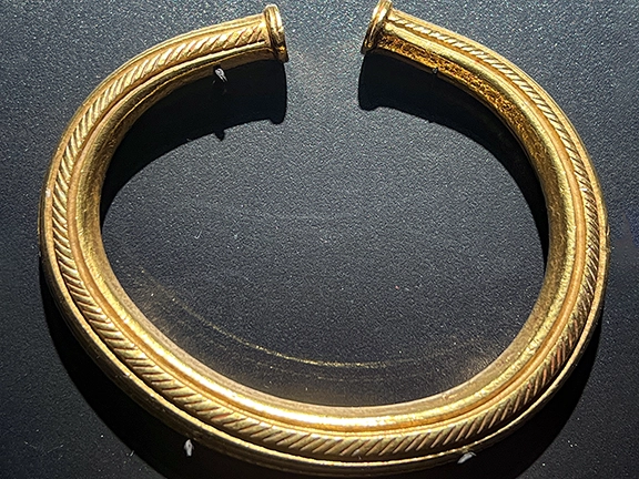 Bronze Age: A Golden Age for Jewellery Solid gold bracelet