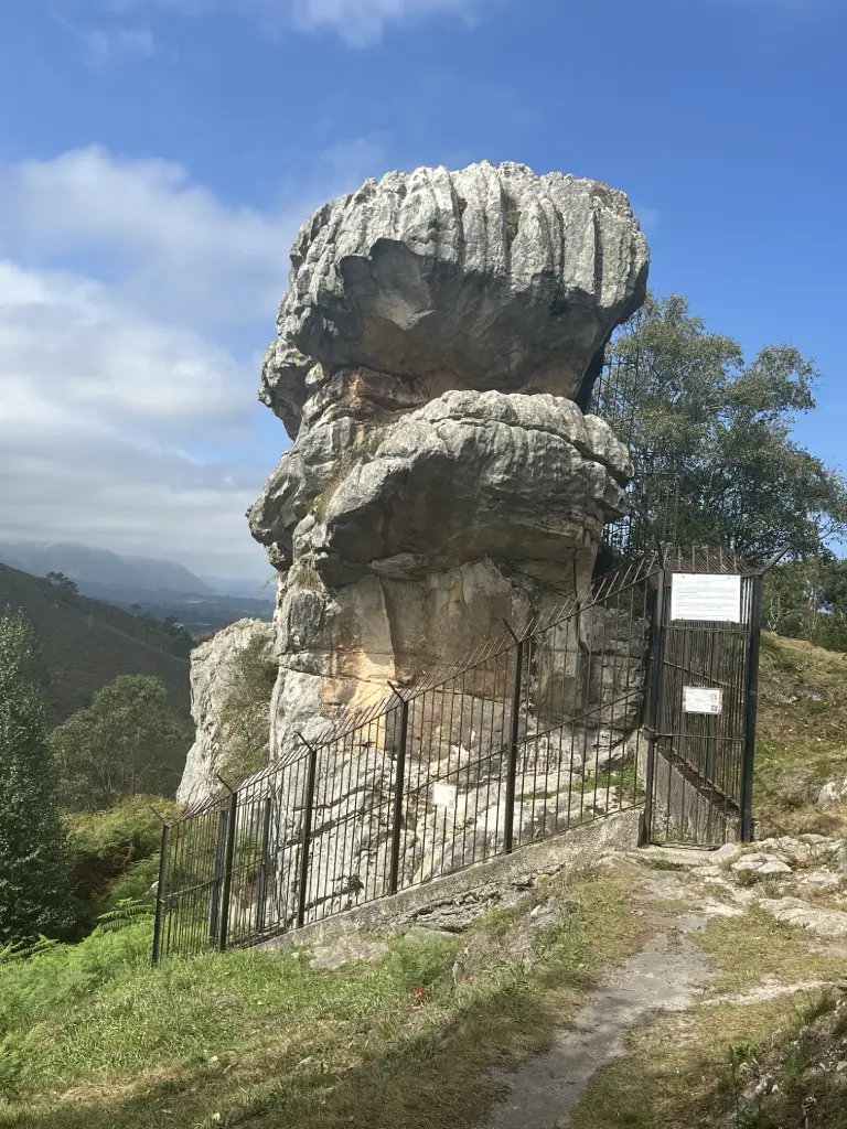 Megaliths of Northern Spain: The Architecture of Anxiety - Ídolo de Peña Tú 