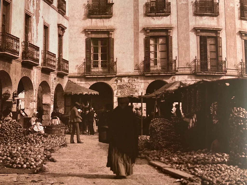 From the Neolithic to the 20th century The market in Almeria - Gustavo Gilman 1901