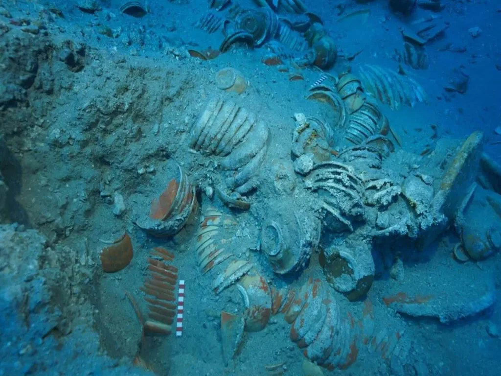 Adrasan Shipwreck: 1st Century BC Ceramics Discovery Adrasan Plate Wreck