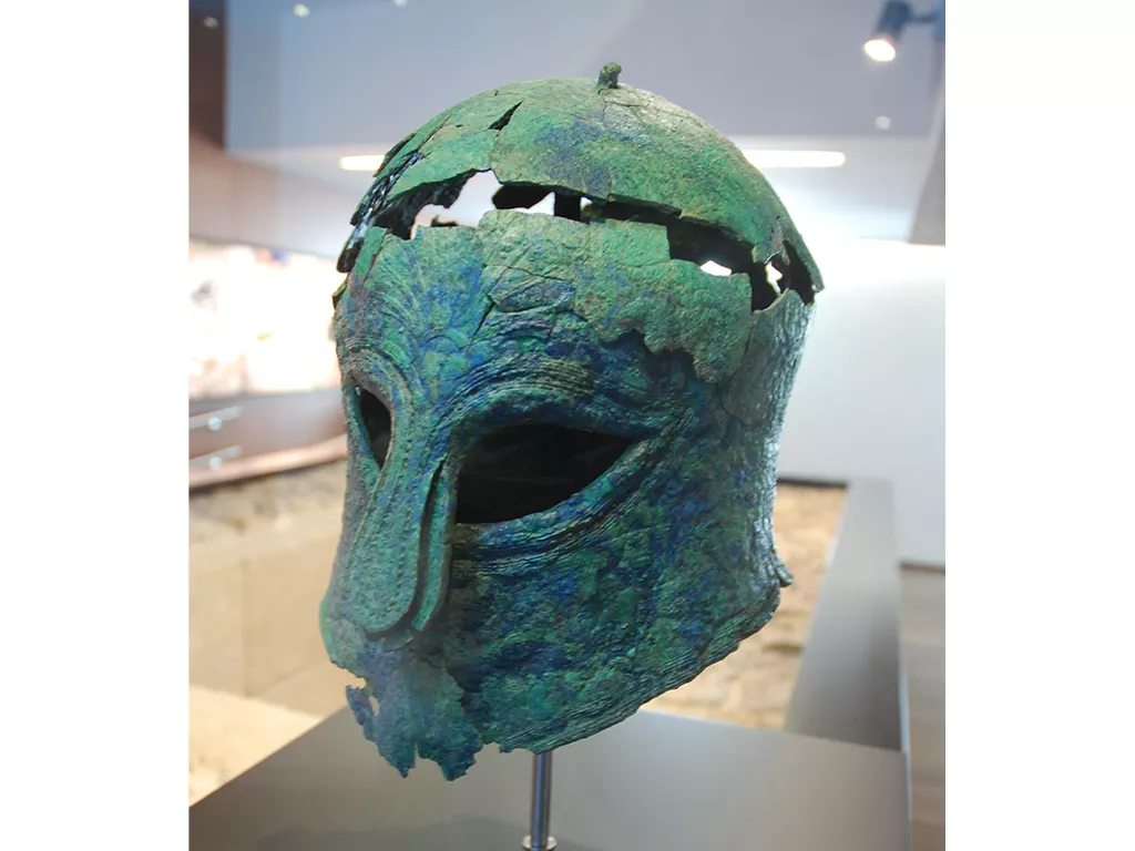Corinthian Helmet Distribution: Greek Maritime Trade Networks (8th-5th Century BC) - The Malaga Corinthian helmet - Museo de Málaga